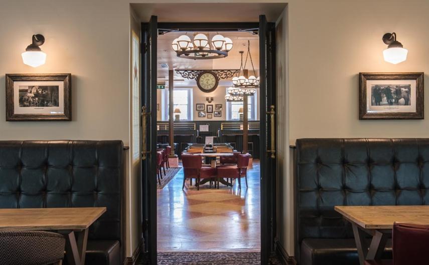 The Old Borough Hotel - Wetherspoon Swords Exterior foto