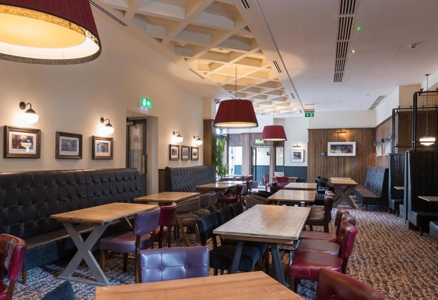 The Old Borough Hotel - Wetherspoon Swords Exterior foto