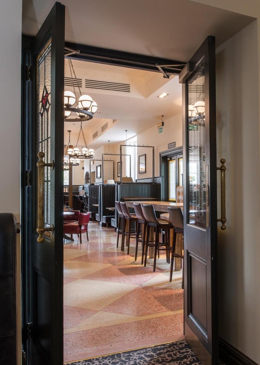 The Old Borough Hotel - Wetherspoon Swords Exterior foto