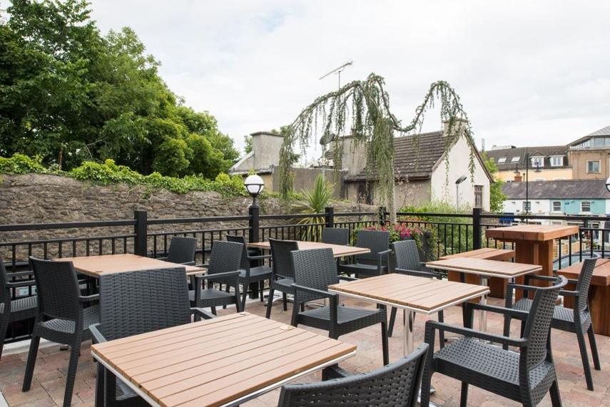 The Old Borough Hotel - Wetherspoon Swords Exterior foto